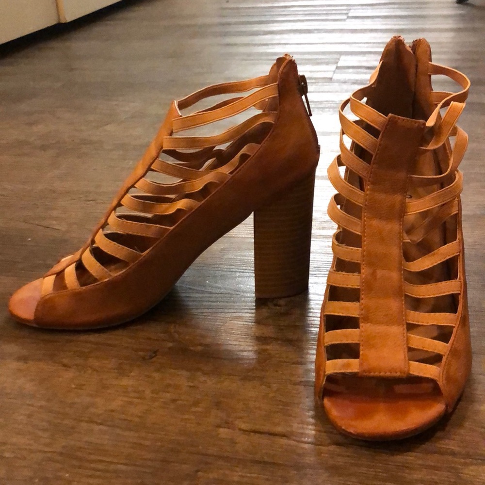 Quips tan heel!